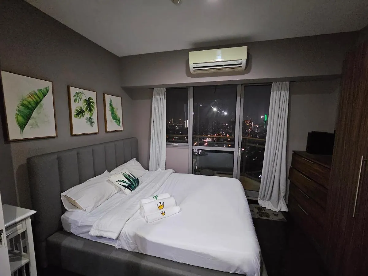 1Br Near Rockwell Center contacts